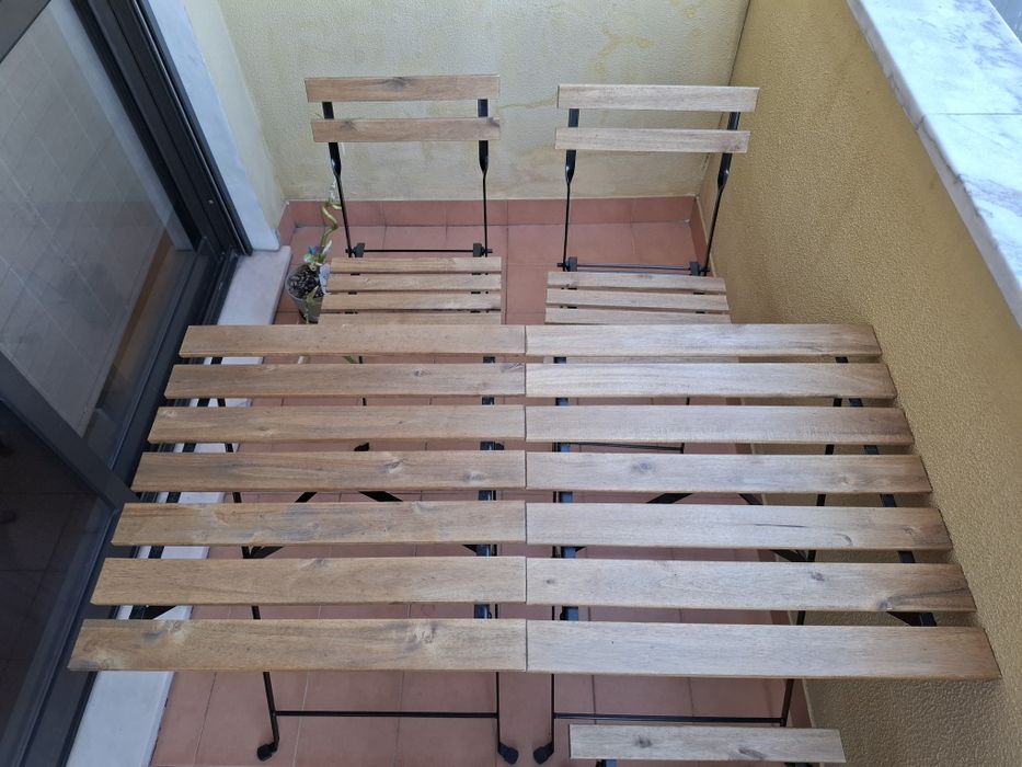 2 mesas e 4 cadeiras de exterior