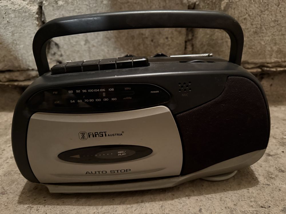 Sprzedam radiomagnetofon.