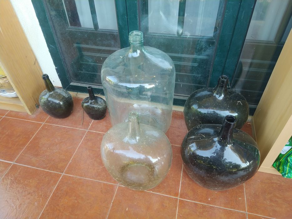 Garrafões de vidro antigos
