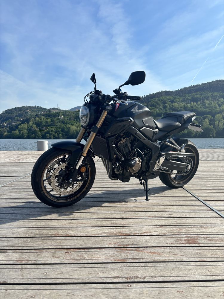 Honda CB650R Preta