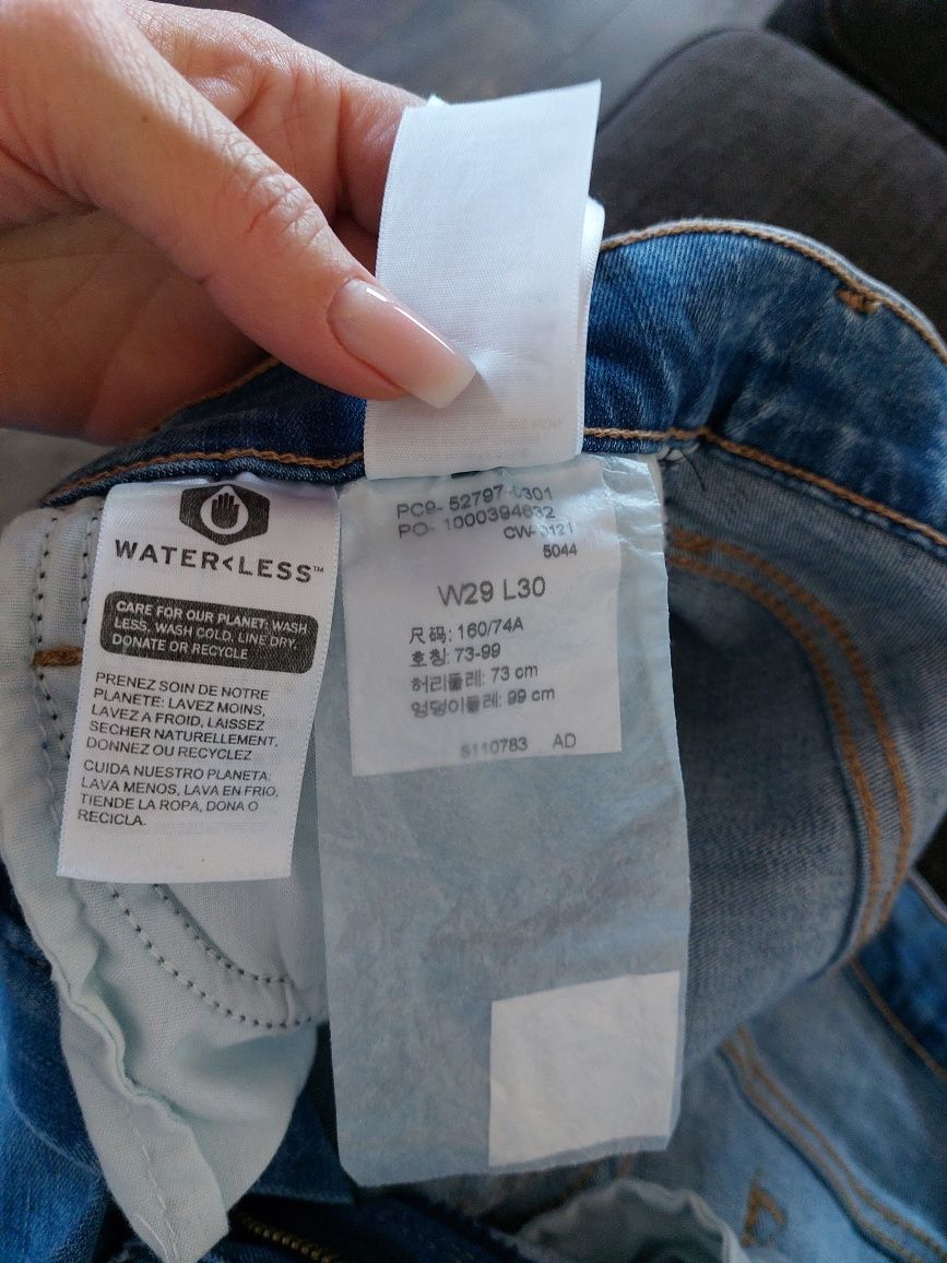 Продам джинсы Levi's