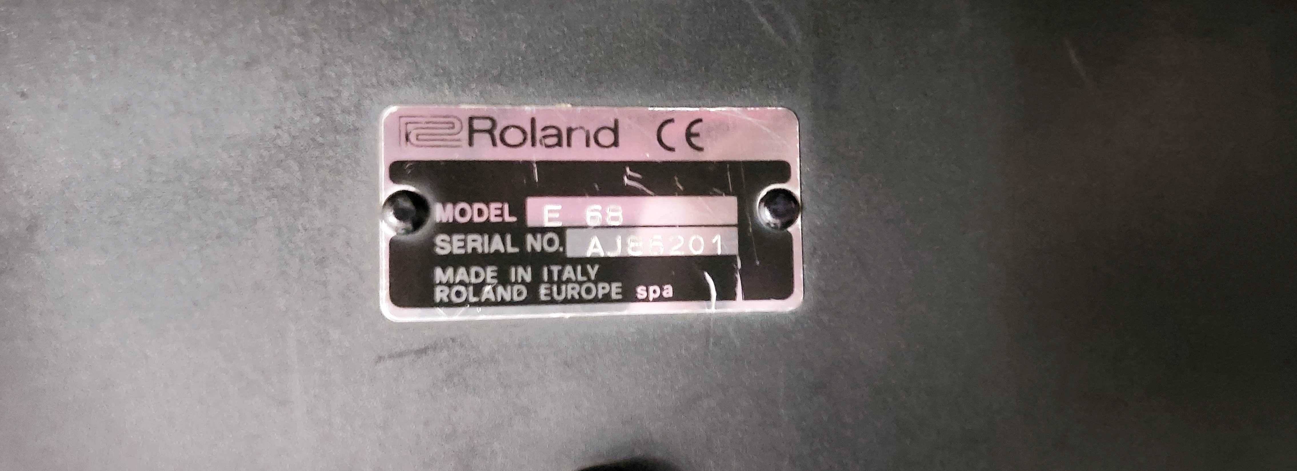 Roland E-68 з блоком живлення