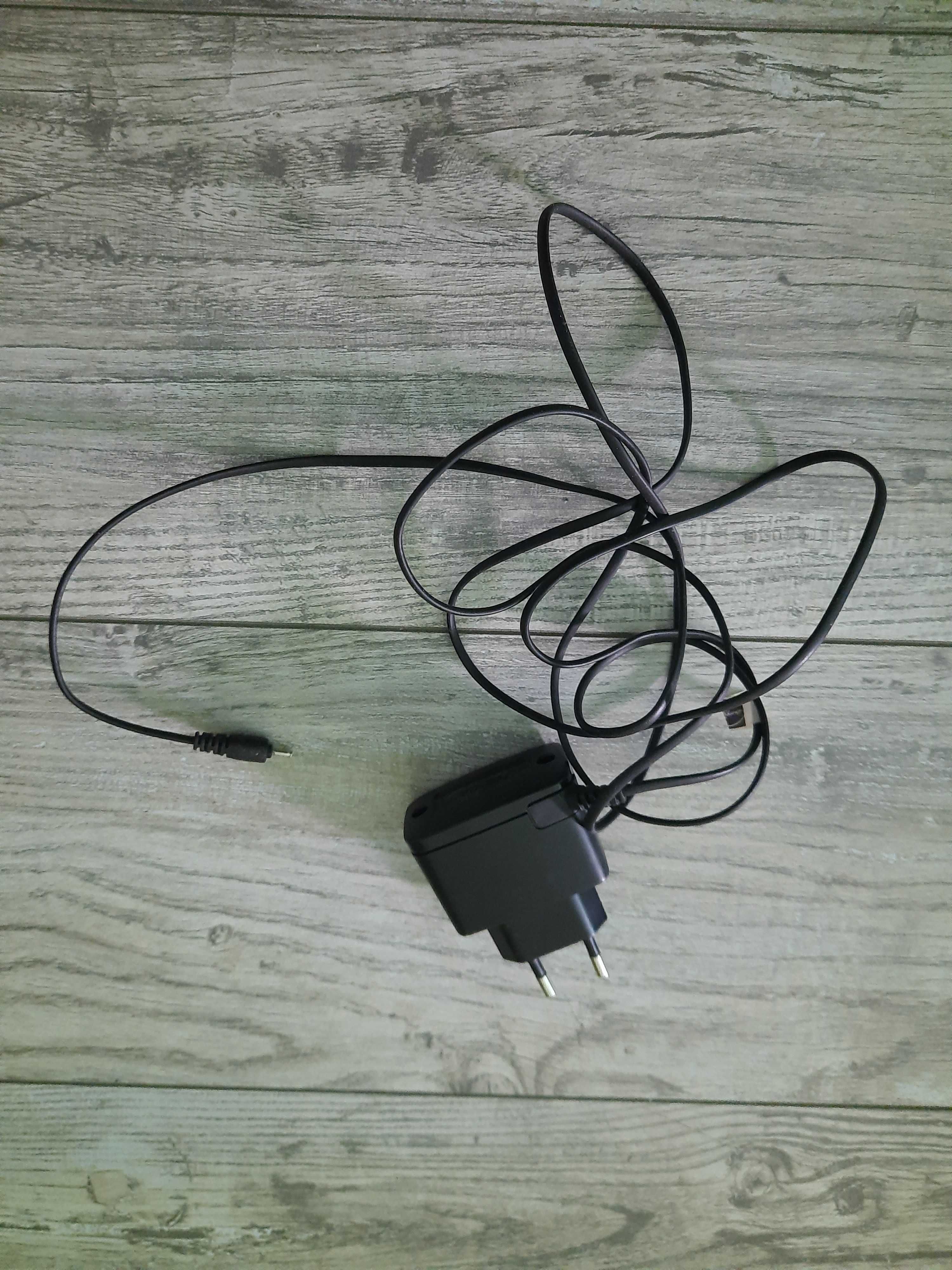 Ładowarka i kabel USB