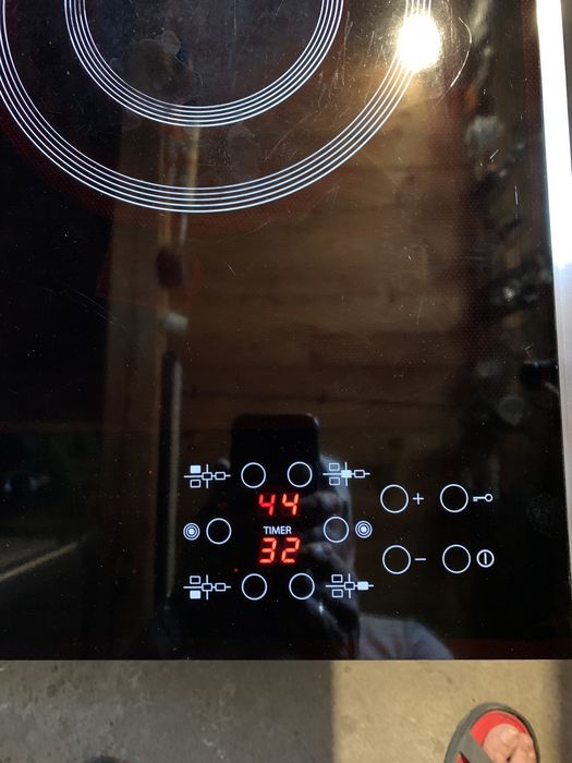 Електрическая варочная поверхность Whirpool.