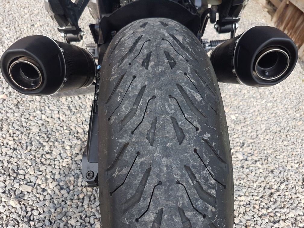 Kawasaki z 1000 sx tłumiki leovince.