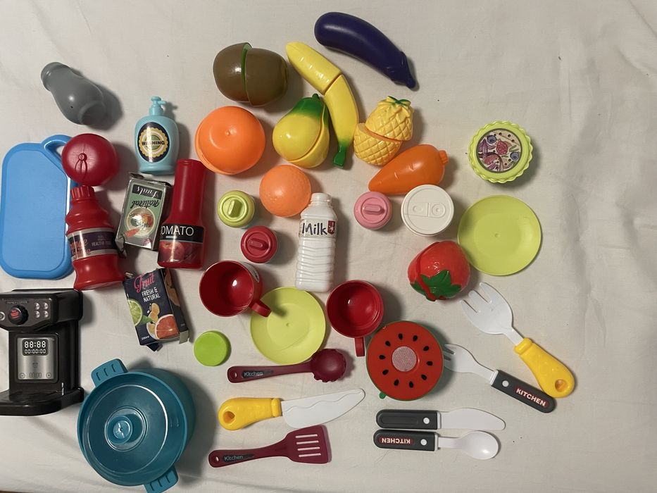 Дитяча кухня , фрукти , посуд, візочок
