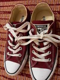 Sapatilhas da marca Converse