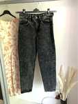 Spodnie czarne marmurkowe Mom Fit