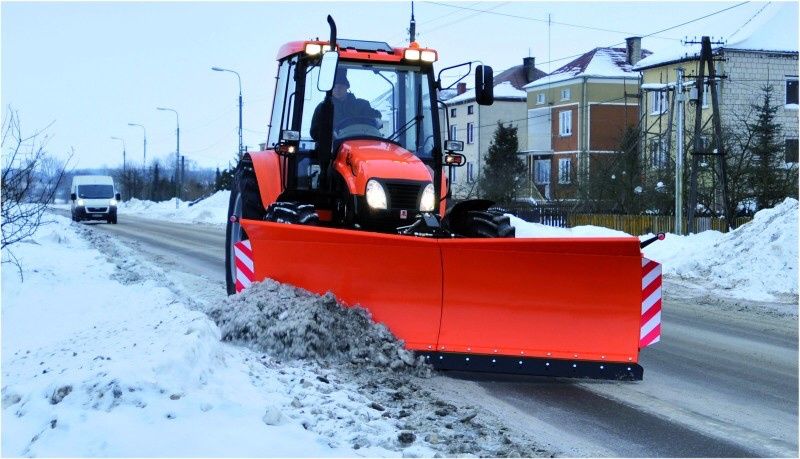 Odśnieżanie sprzętem dróg,placów,parkingów itp.