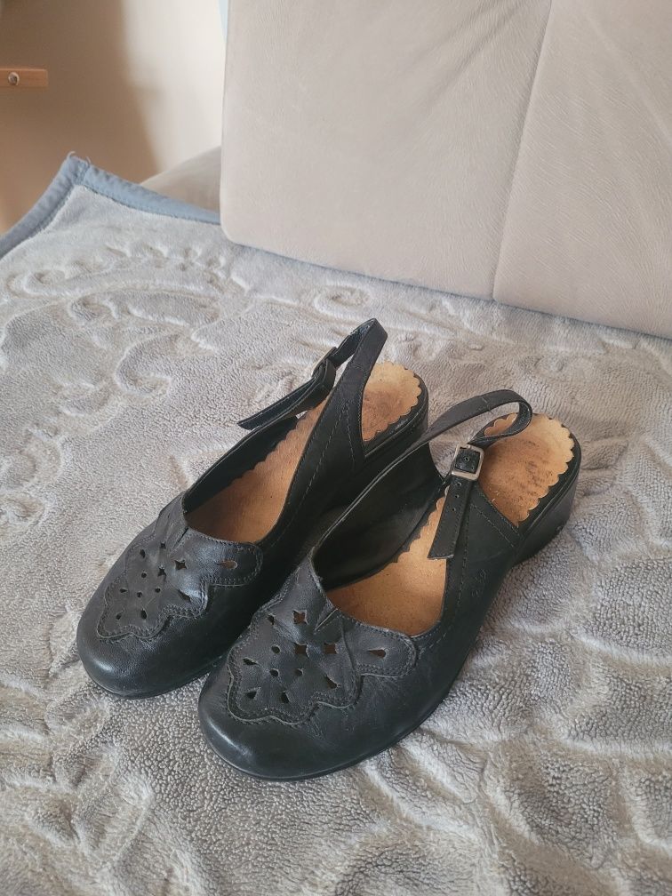 Sprzedam buty kolor czarny