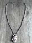 colar fantasia com Kitty