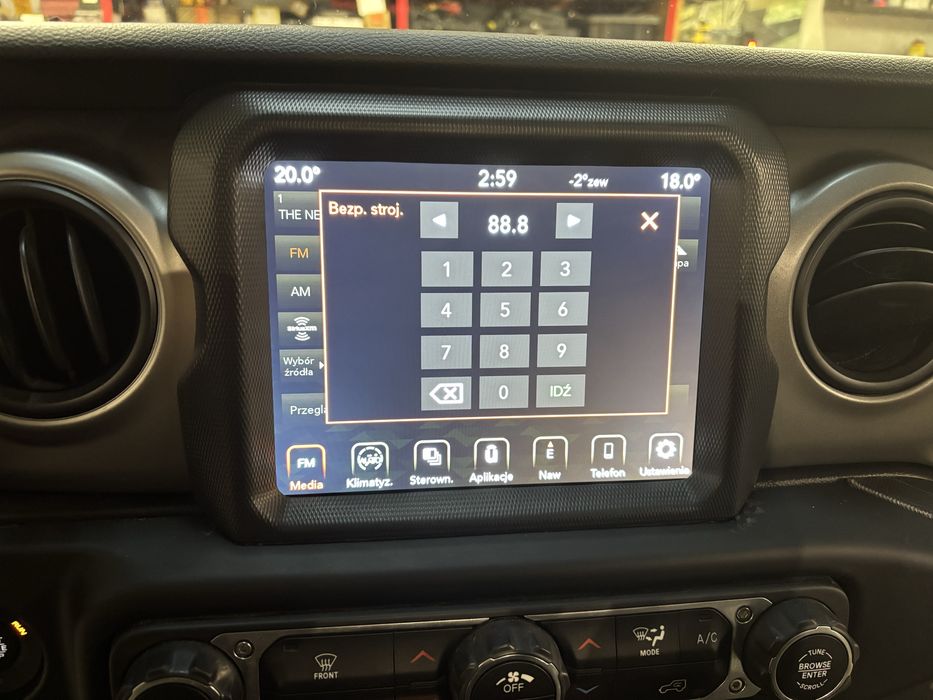 Radio Uconnect 8.4 Panasonic Dodge Jeep Chrysler RAM Naprawa Polski