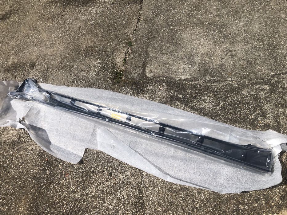 Embaladeira esquerda nova Nissan Leaf ZE1