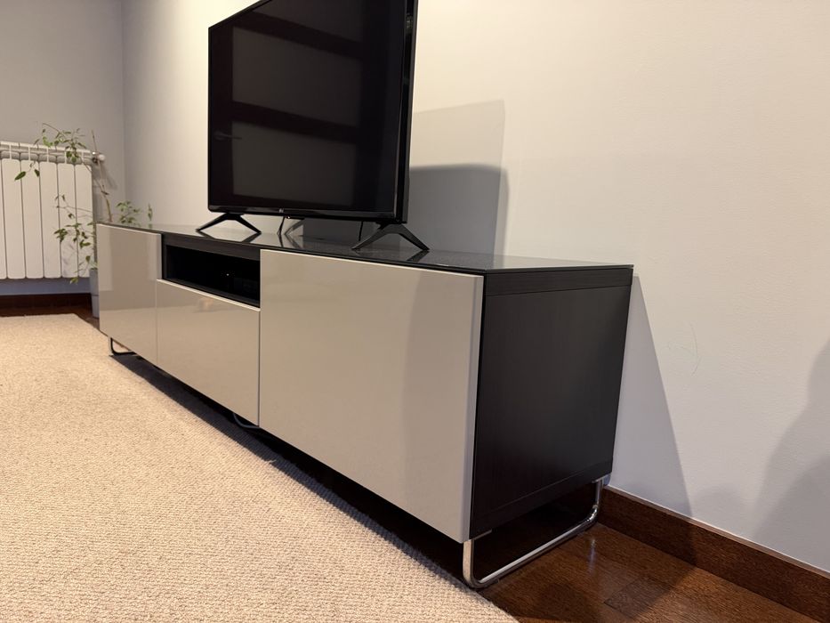 Móvel TV com pés e vidro(Besta- ikea)