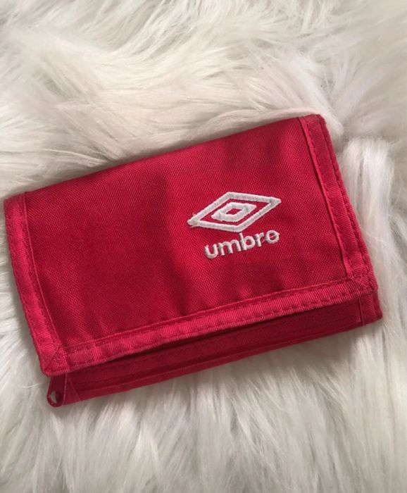 Różowy portfel umbro na rzep białe logo