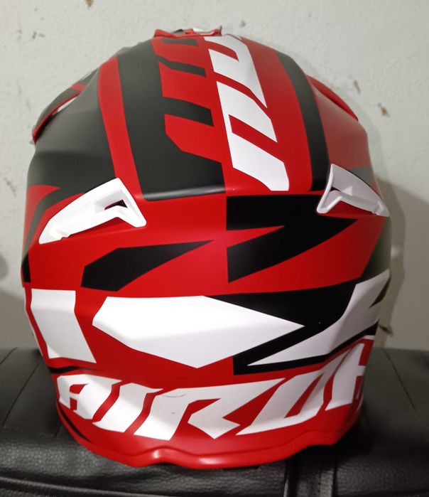 Capacete cross airoh mais óculos