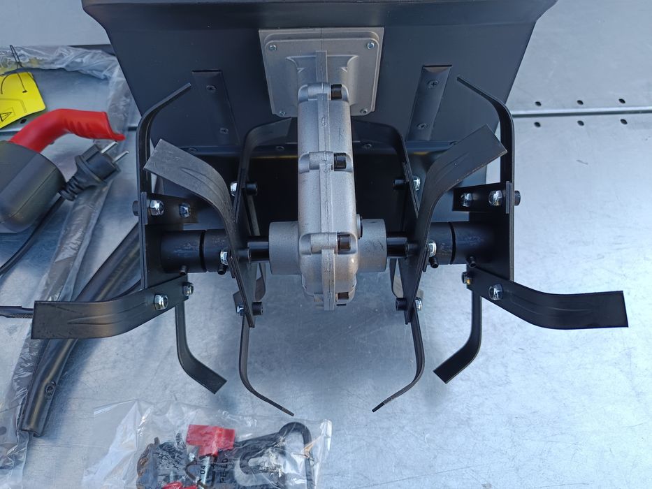 Glebogryzarka elektryczna Einhell GC-RT 7530