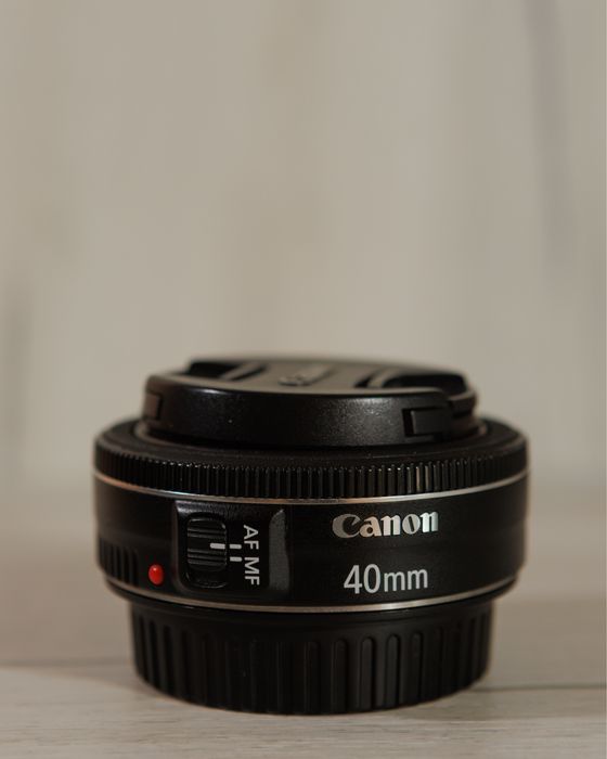 Обʼєктив canon ef 40mm f/2.8 як новий.