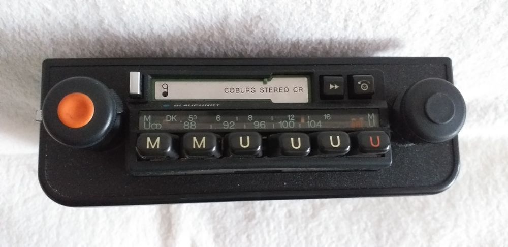 BLAUPUNKT - Zabytkowy  Radioodtwarzacz  Samochodowy