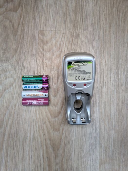 Ładowarka Energizer + 4 akumulatorki