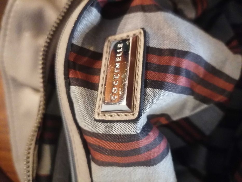 Mala carteira em pele da Coccinelle