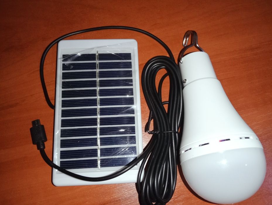 LED лампа на акумуляторі та заряджання від сонця.