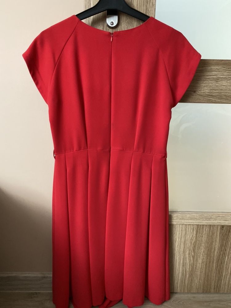 Czerwona sukienka z paskiem L