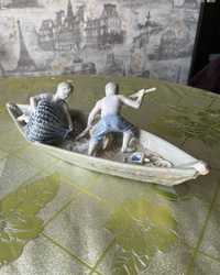 Рыбаки на лодке керамика фарфор