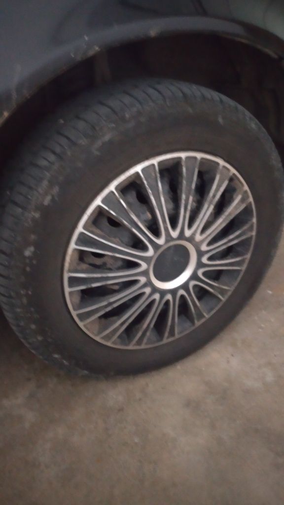Vendo estes três tampões do meu Honda Civic MA8 cinzento escuro por 5€
