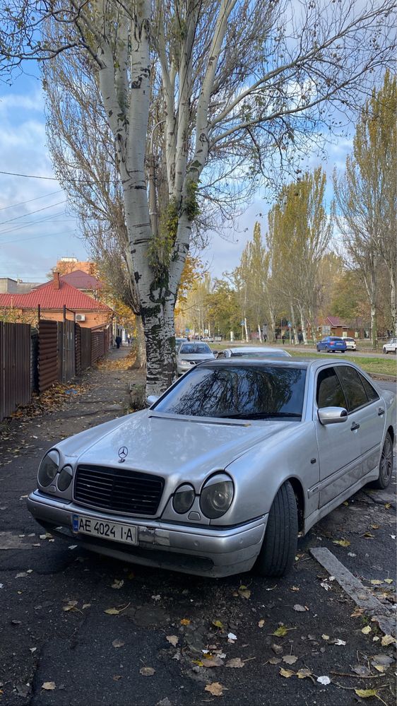 Mercedes-Benz  E320 W210