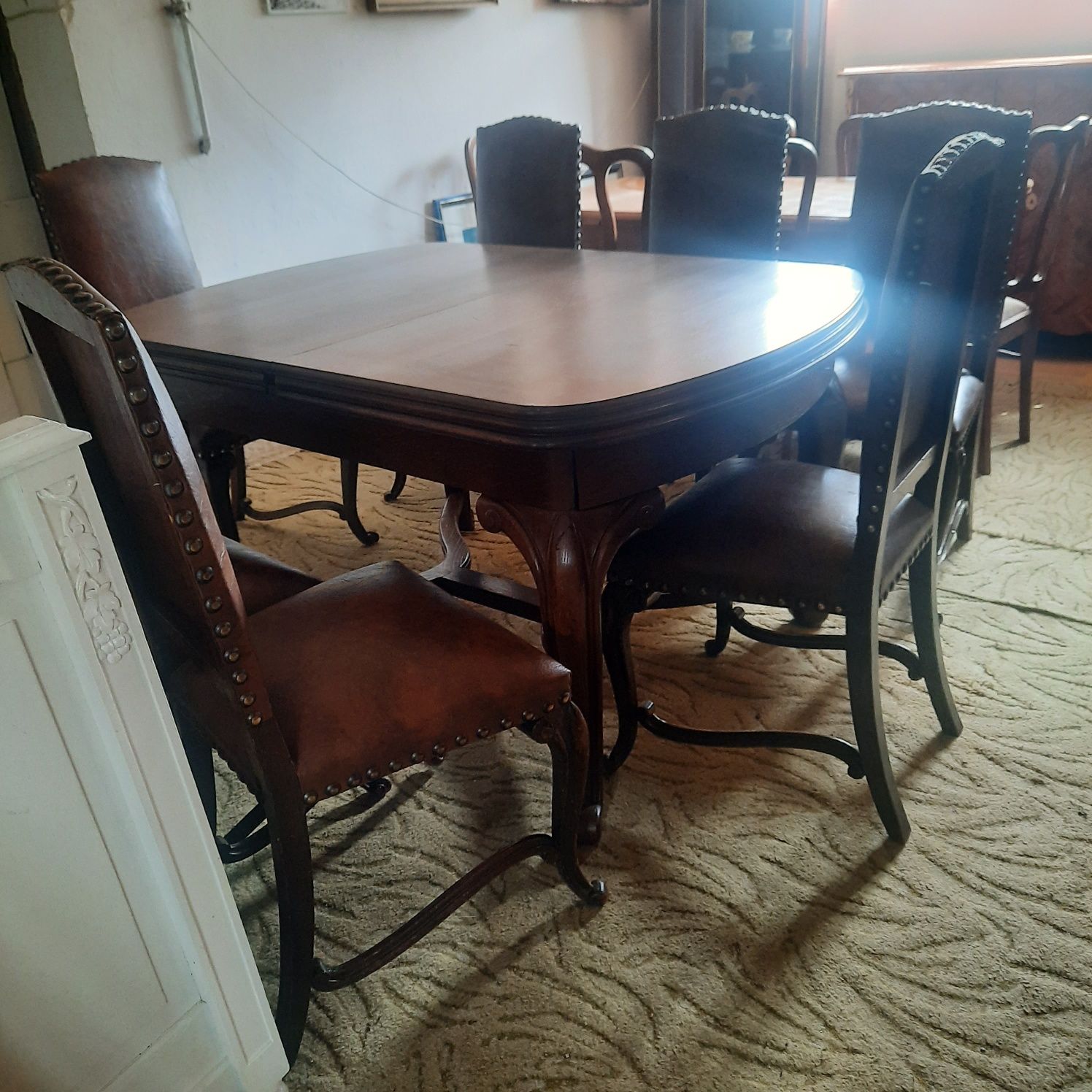 Piękna stara dębowa jadalnia stół i osiem krzeseł  kredens i pomocnik