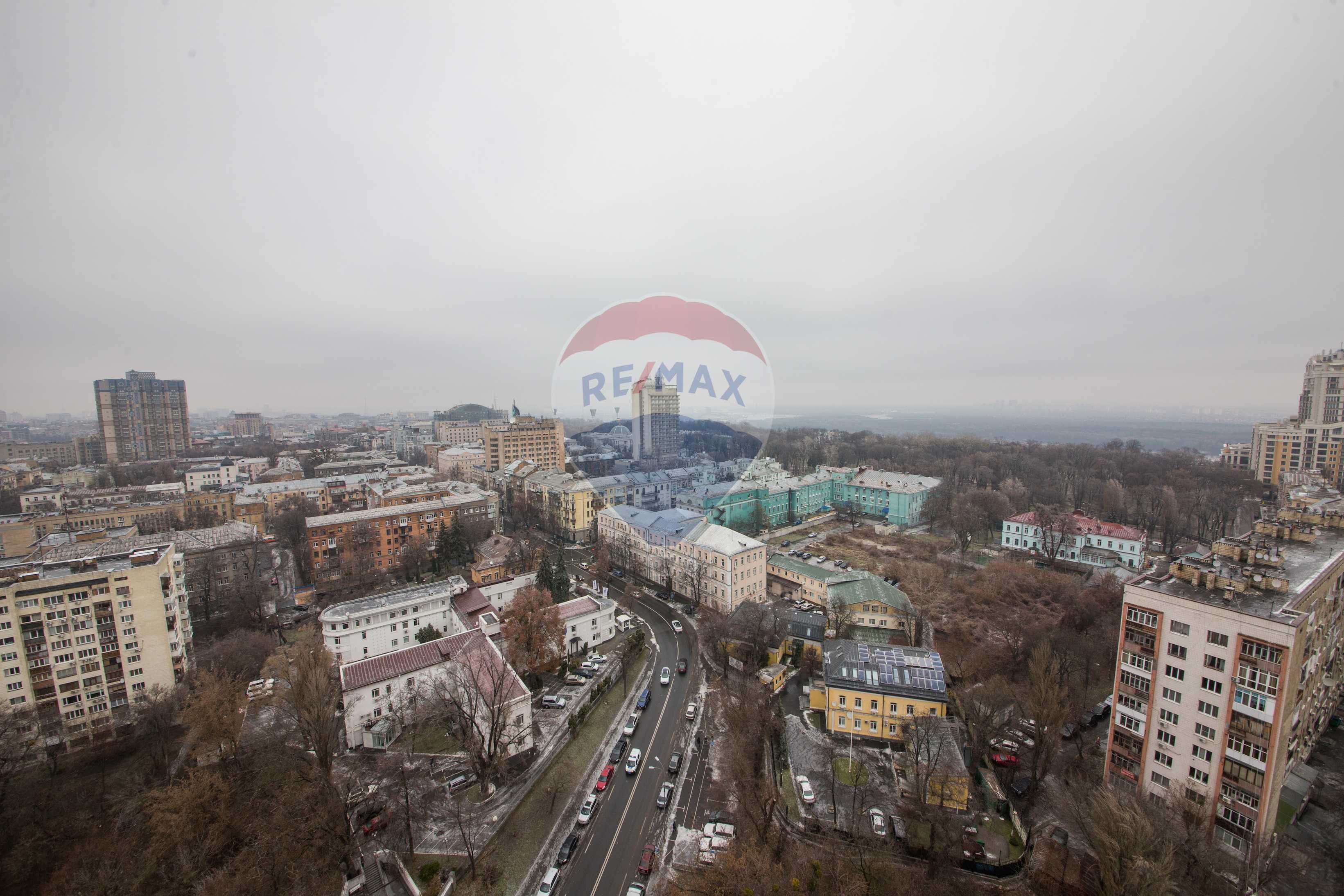 Розкішний пентхаус 500 м2 у центрі Києва поряд з Маріїнським парком