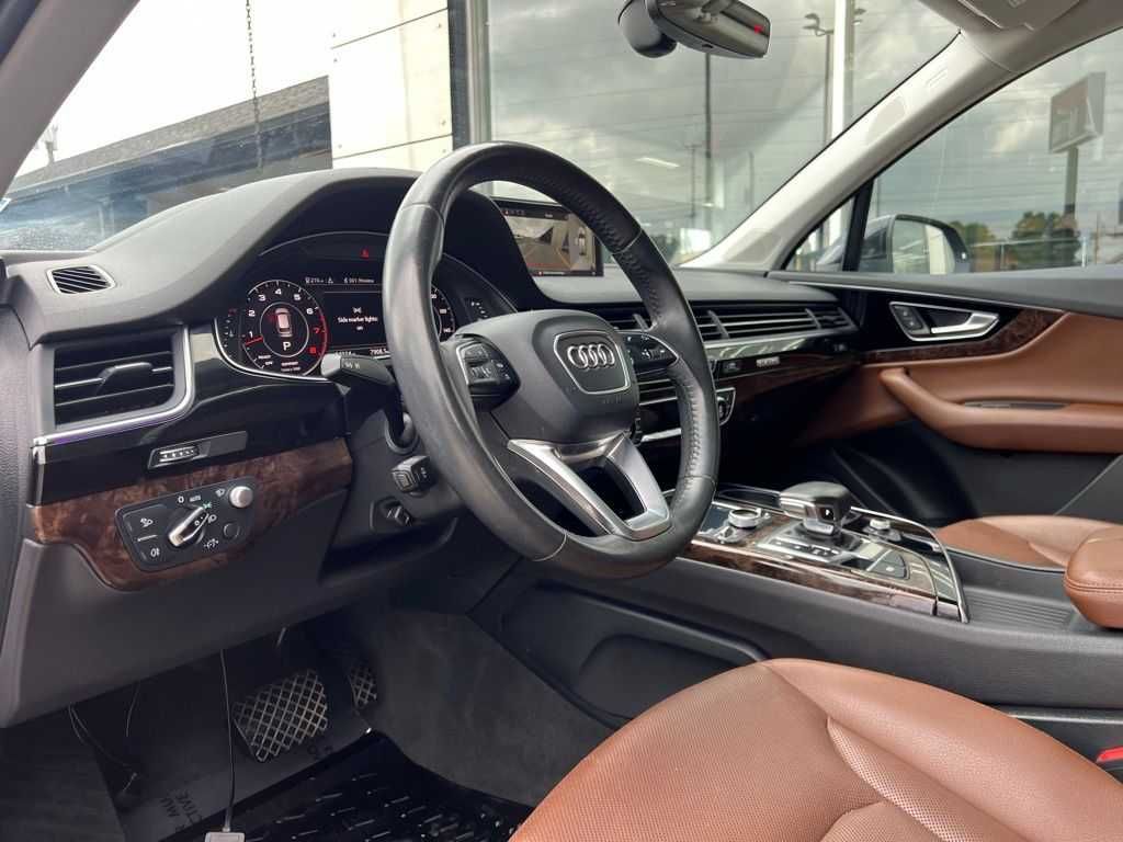 2017 Audi Q7 3.0T Prestige на пневмопідвісці на майданчику в США