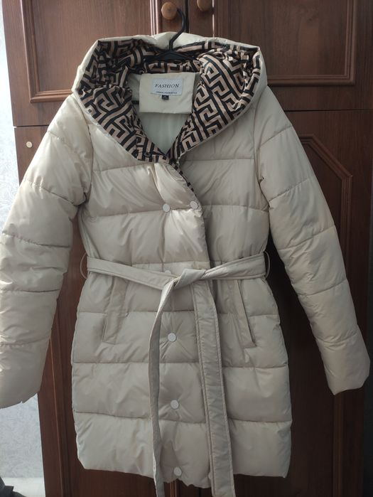 Зимова куртка ( пуховик)