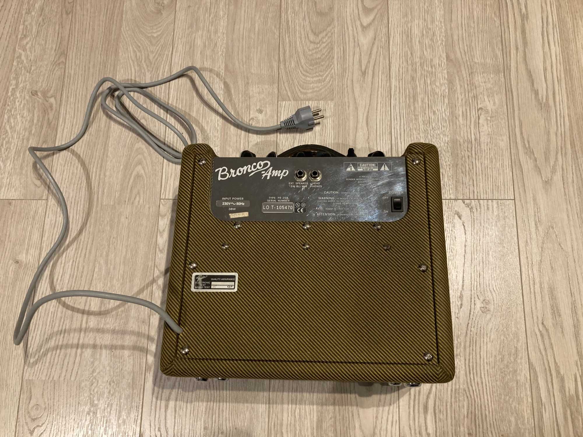 Wzmacniacz gitarowy FENDER Bronco 15W USA