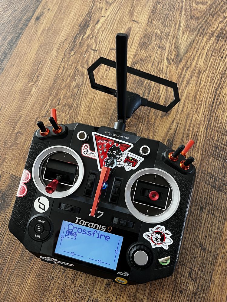 Taranis QX7 aparatura FPV dron, TBS Crossfire