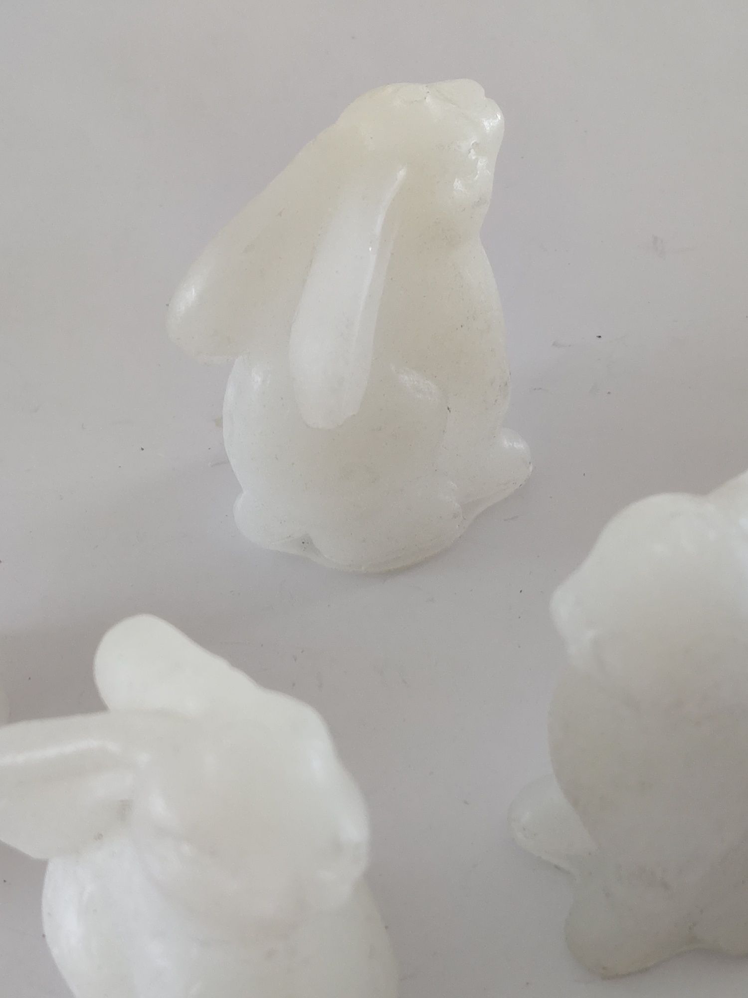Figurka trwała materiał m.inn. kauczuk Zając wysokość 7 cm Wielkanoc