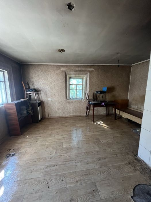 Продам житловий будинок із земельною ділянкою