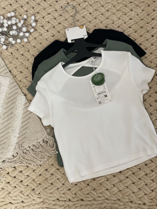 Комплект футболок в рубчик від бренду С&А