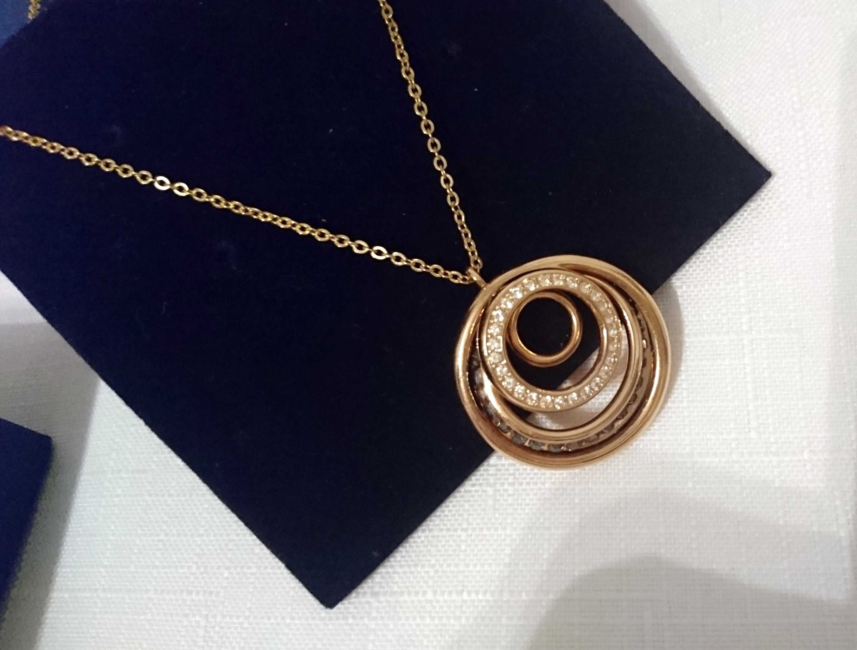Naszyjnik wisiorek Swarovski Dynamic Medium Pendant Rose gold
