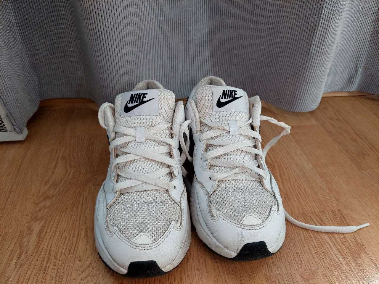 Продам білі кросівки (найк) Nike Air Max Fusion, розмір 40,5