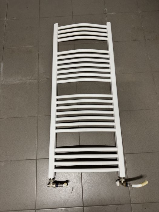 Grzejnik łazienkowy z zaworami 120x50