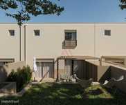 Moradia T3 em Banda em Construção na Urbanização Ribes em Oliveira (Sa