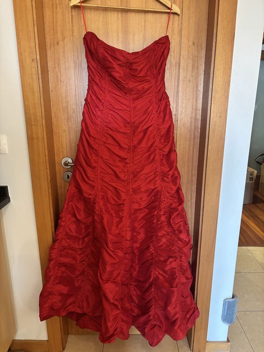 Vestido de cerimonia, cai-cai, com cauda