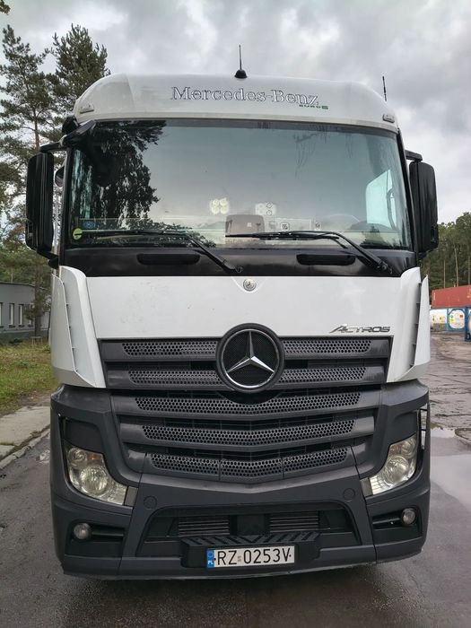 Mercedes-Benz Actros  Mercedes-Benz Actros 1845
