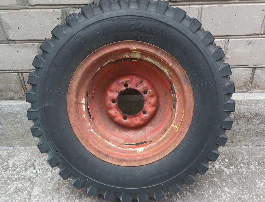 На УАЗ колеса, 16x6 5x139.7 ЦО 108, 6.50-16 модель Я-101, два штуки.