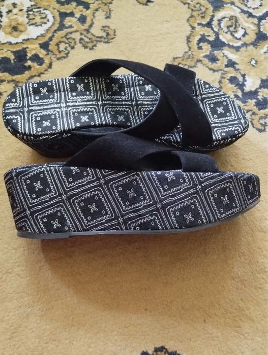 Продам босоножки.