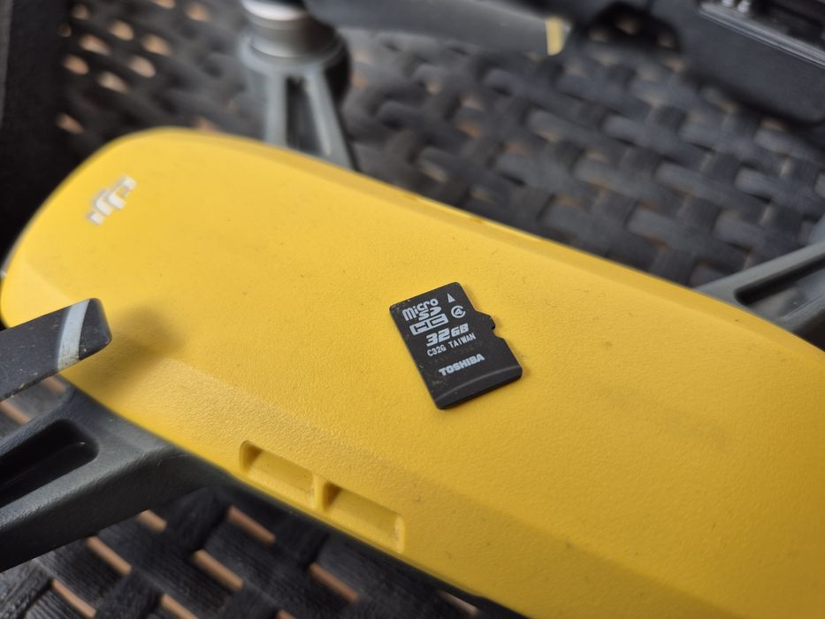 Dron DJI Spark + kontroler + karta pamięci 32 GB