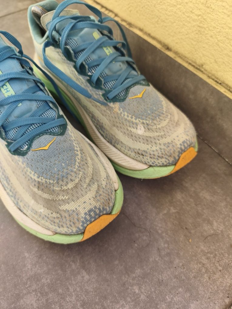 Hoka tennis trail