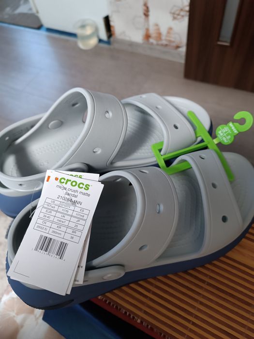 Продам Crocs  женские босоножки оригинал W9